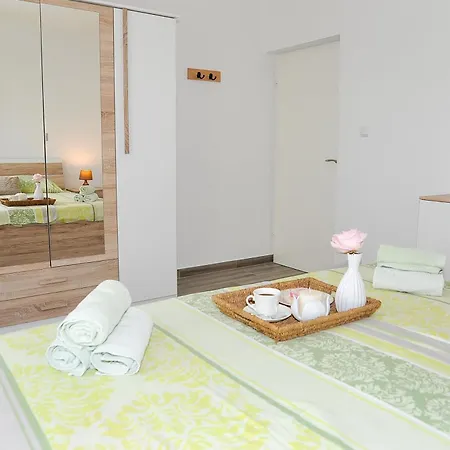 Apartment By The Sea Supetarska Draga - Gonar, Rab - 24383 Rab Town