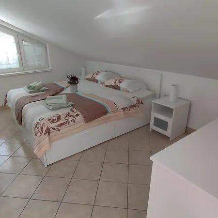Apartment By The Sea Supetarska Draga - Gonar, Rab - 24383